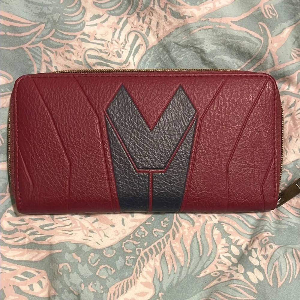 DC Comics Red and Gold Wonder Woman Wallet - Picture 2 of 3